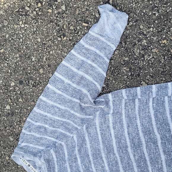 ✅️3/$40 ROXY fine yarn sweater 3/4 sleeve - Picture 4 of 8